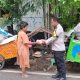 Jumat Berkah, Polsek Sawah Besar Bagikan Nasi Bungkus untuk Warga Kurang Mampu